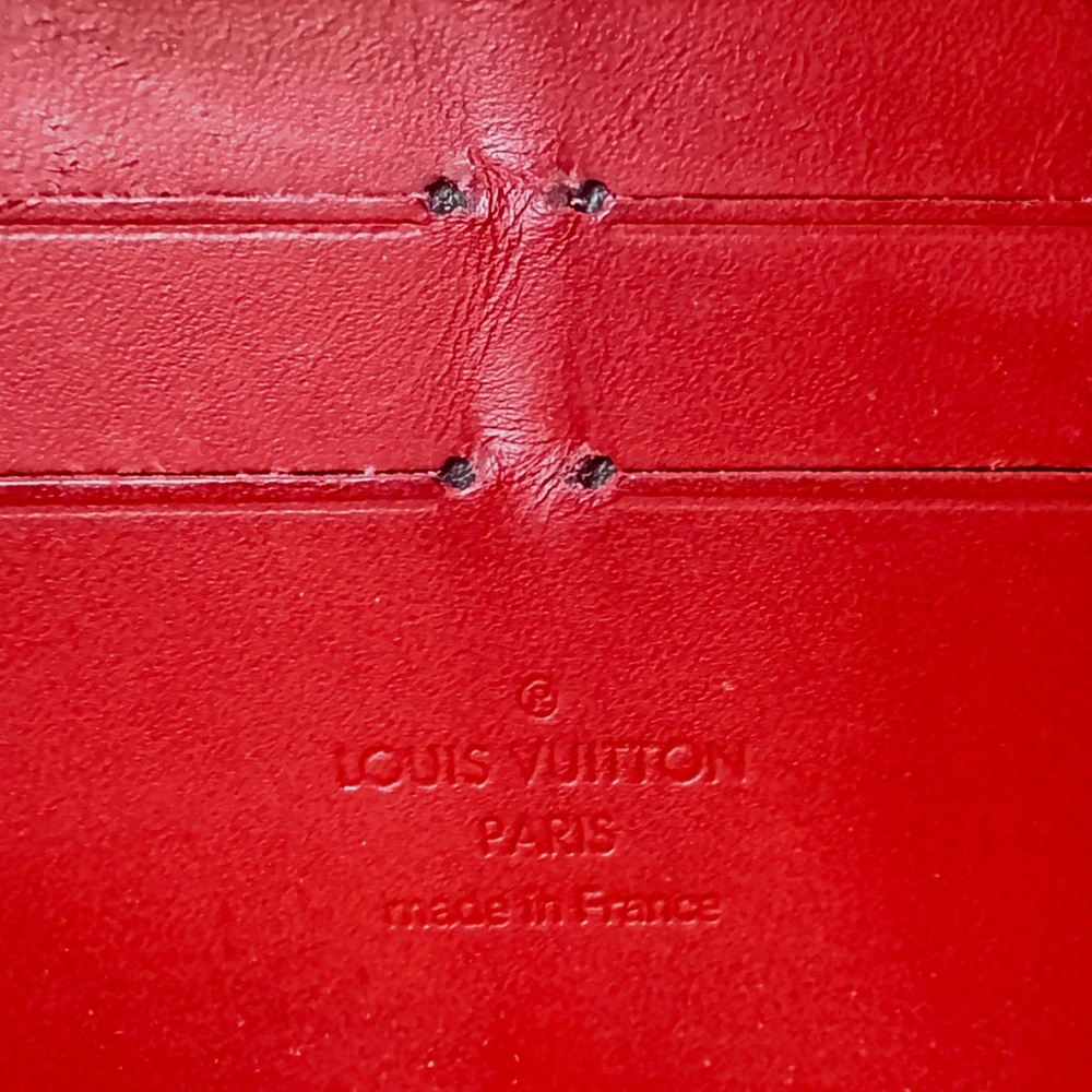 AUTHENTIC Louis Vuitton Vernis Zippy. Color:Red. - Picture 15 of 16